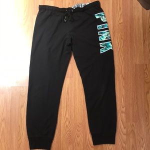 PINK Sweatpants with a jaw string.